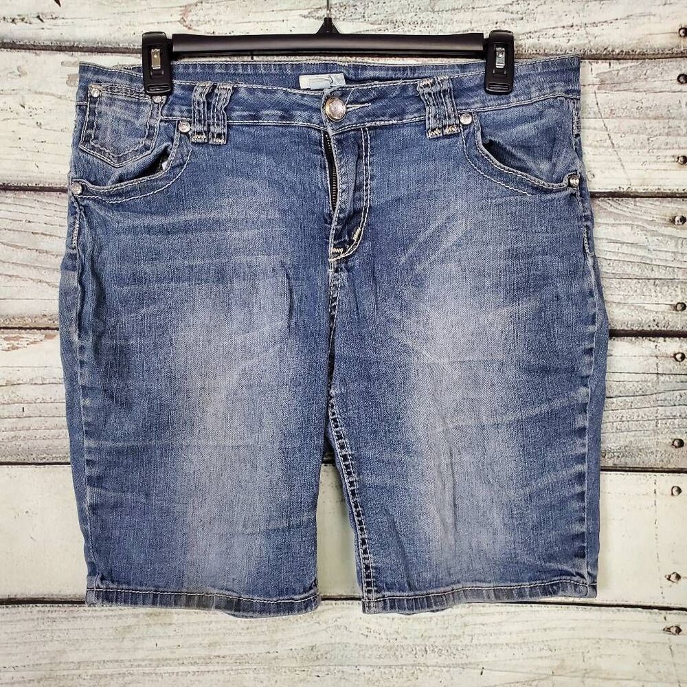 Cato Women’s Denim Shorts Size 16 Blue Embroidered Cross Pockets Stretch